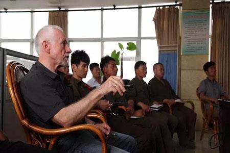 Німецькі фахівці проводять теоретичні та практичні заняття для welders.jpg нашої компанії German experts conduct theoretical and practical training for our company’s welders.jpg