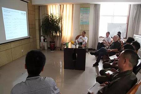 Німецькі фахівці проводять теоретичні та практичні заняття для зварювальників нашої компанії612112017.jpg German experts conduct theoretical and practical training for our company’s welders612112017.jpg